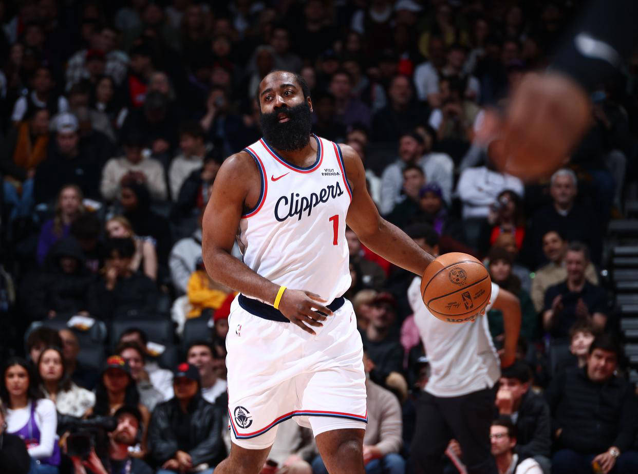 哈登复出首秀出彩，波士顿凯尔特人主场横扫纽约尼克斯，豪取14连胜的简单介绍